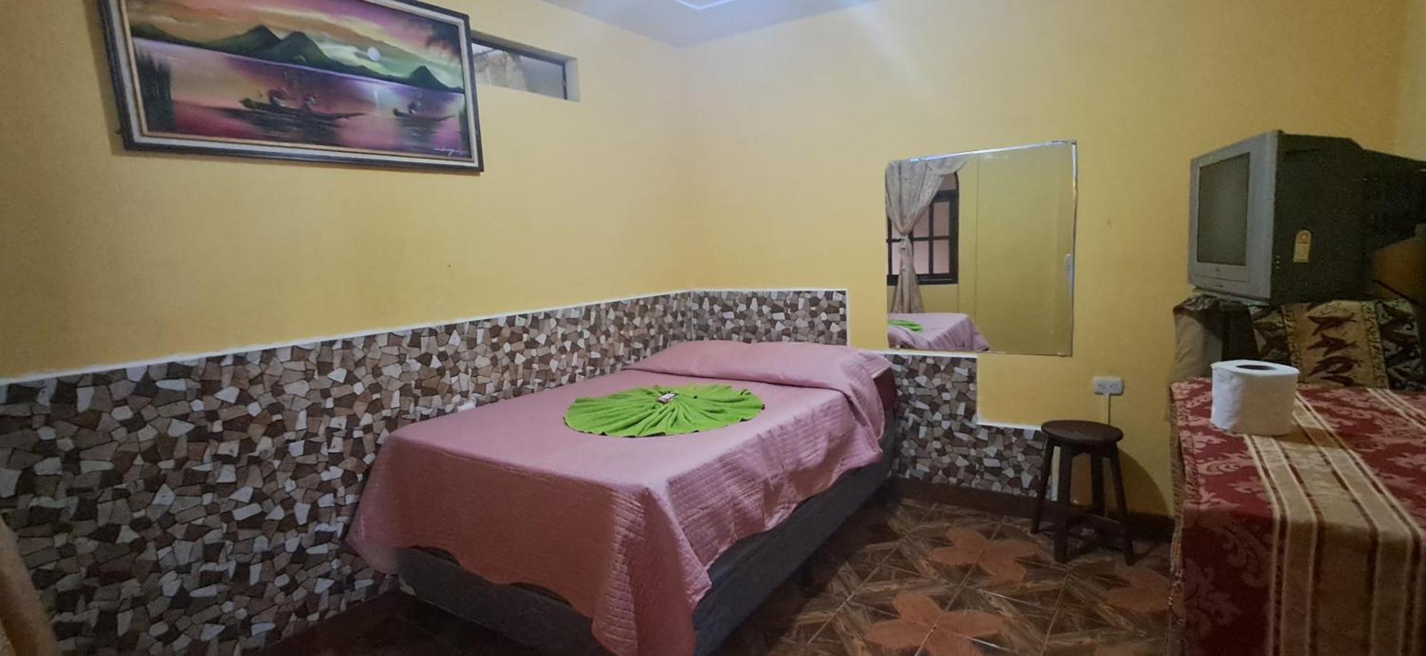Hospedaje Gonzalez San Pedro La Laguna Ngoại thất bức ảnh