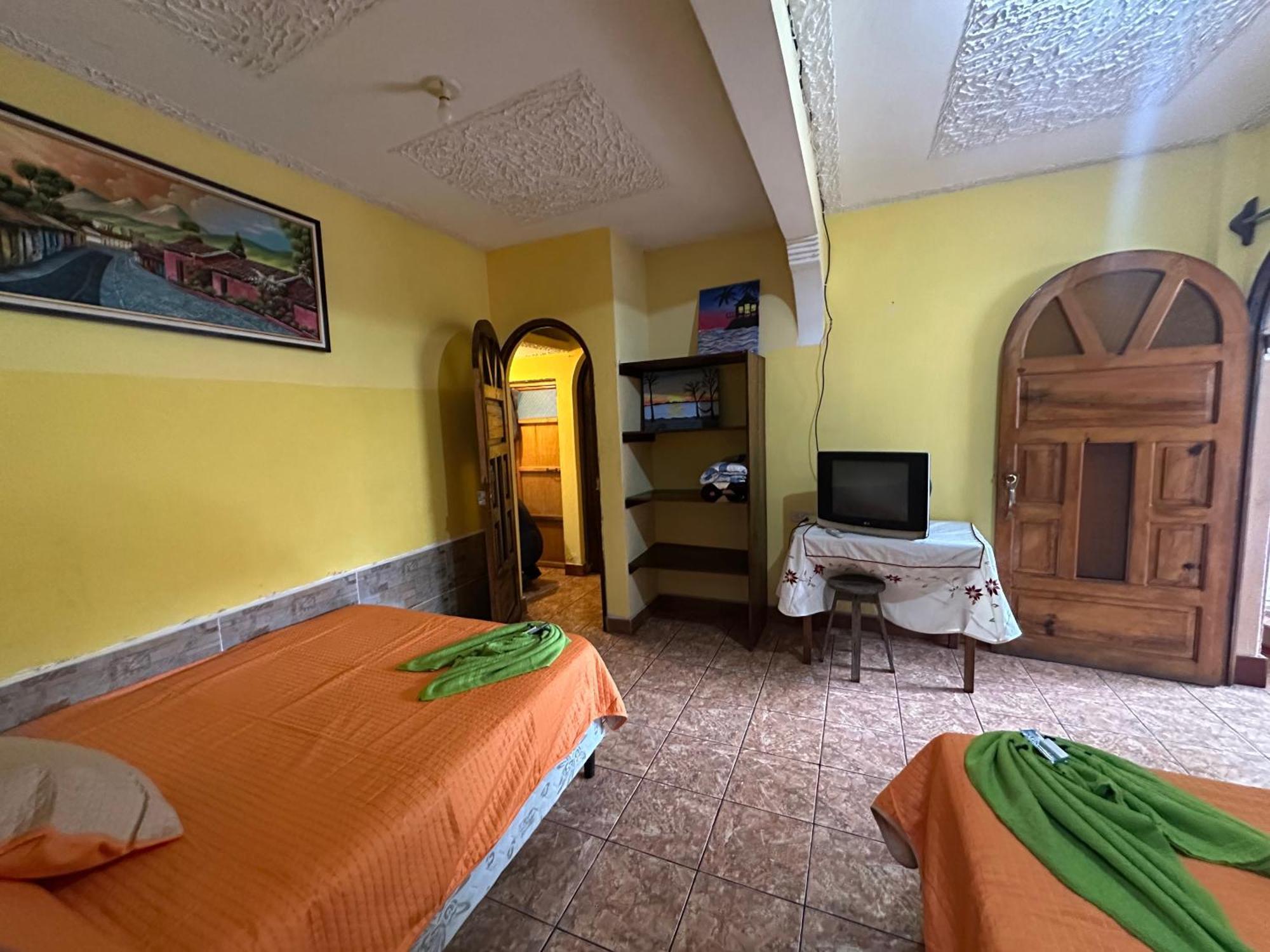 Hospedaje Gonzalez San Pedro La Laguna Ngoại thất bức ảnh
